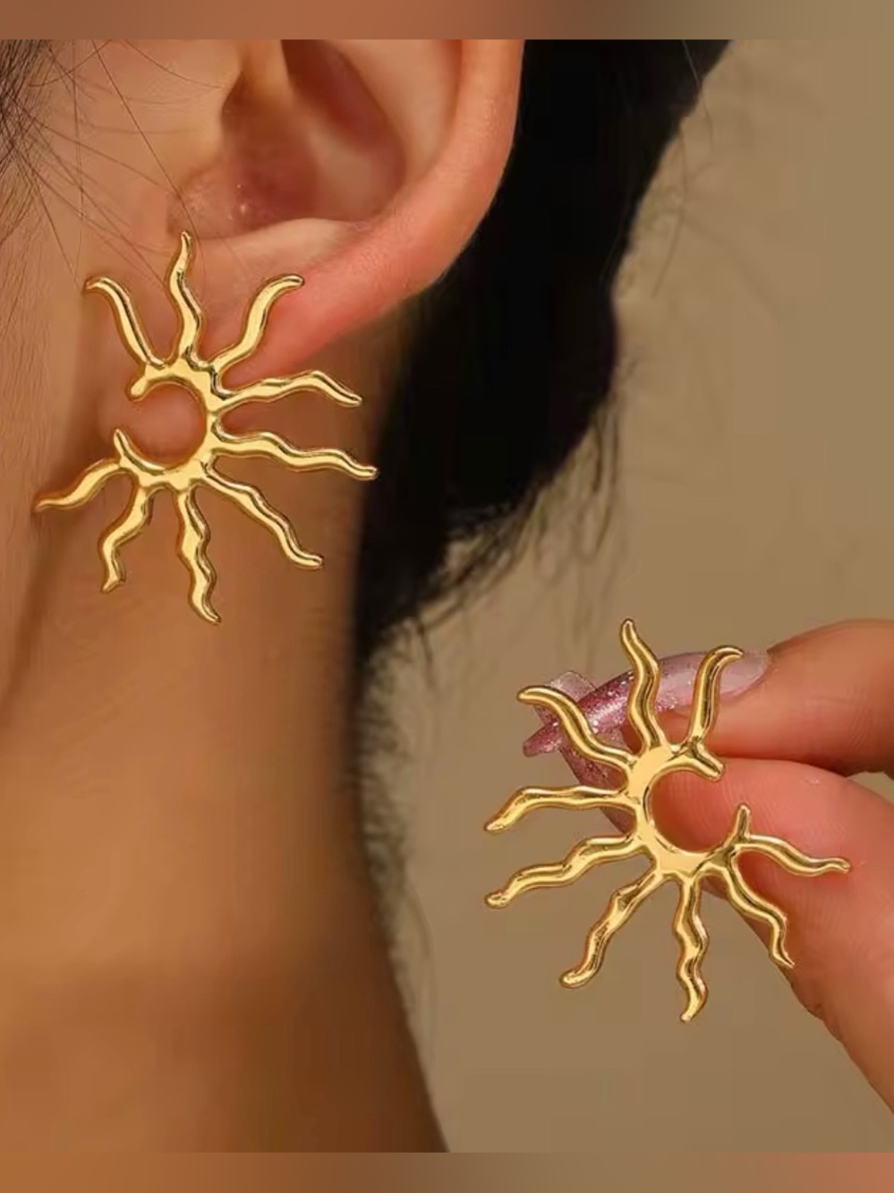 Wavy Sunburst Drop Earrings in Gold